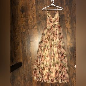 Beautiful gold Le Chateau dress with red roses. Sparkly. Size L.